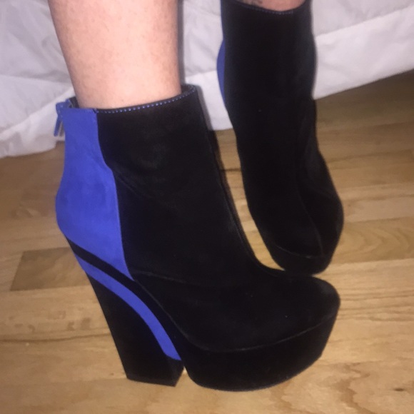 Platformed “Velvet” Ankle Boot, size 7.5 - Picture 4 of 7